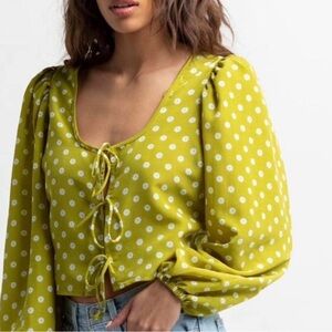 Levi’s Front Tie Puff Sleeve Crop Top in Chartreuse Daisy